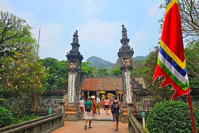 From Hanoi: Luxury Private Tour to Local Family, Tam Coc & Hoa Lu - FAQs