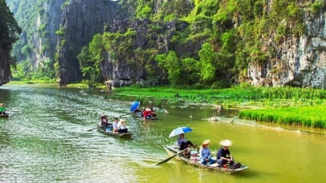 From Hanoi: Ninh Binh, Bai Dinh, Trang An & Mua Caves Tour - Scenic Boat Ride in Trang An