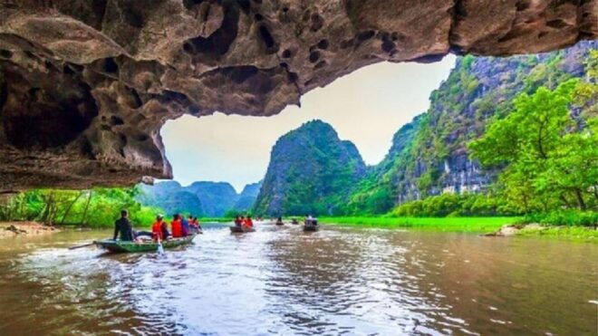 From Hanoi: Ninh Binh, Bai Dinh, Trang An & Mua Caves Tour - Climbing Mua Caves