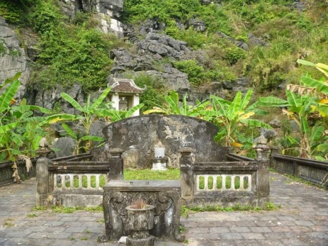 From Hanoi: Ninh Binh & Cuc Phuong National Park 2-Day Tour - Day 1: Hanoi – Ninh Binh – Hoa Lu – Tam Coc - Mua Cave (L, D)