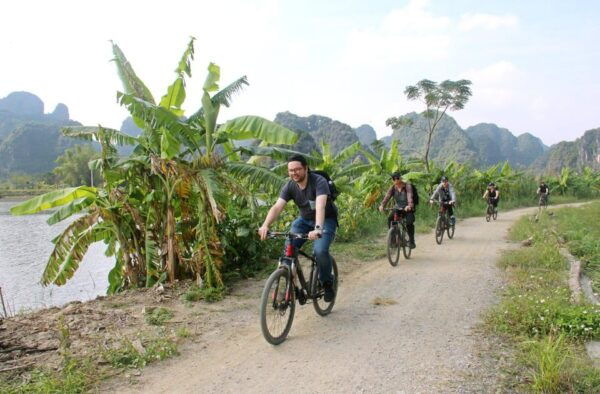 From Hanoi: Ninh Binh, Hoa Lu, Tam Coc and Mua Cave - Customer Feedback