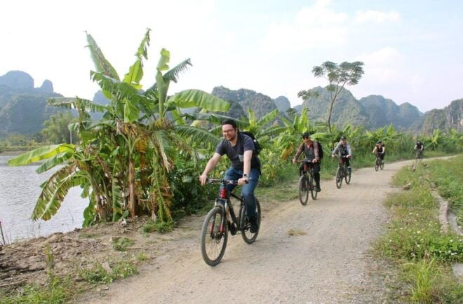 From Hanoi: Ninh Binh, Hoa Lu, Tam Coc Boat Trip & Mua Cave - Included Services