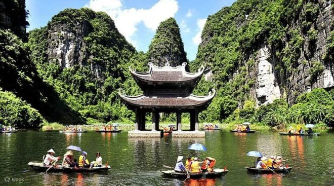 From Hanoi: Ninh Binh, Hoa Lu, Trang An, Mua Cave Day Trip - Visit Trang An and Mua Cave