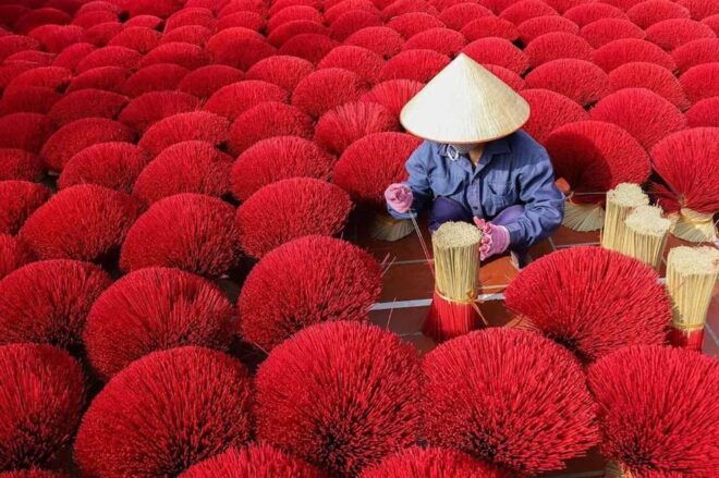 From Hanoi: Perfume Pagoda and Quang Phu Cau Incense Village - Scenic Boat Journey