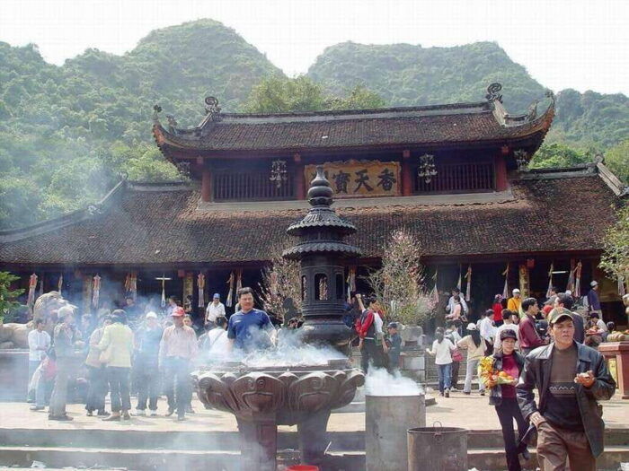 From Hanoi: Perfume Pagoda Tour and Quang Phu Cau 1 Day - Visiting Quang Phu Cau