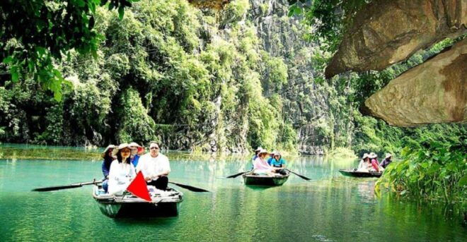 From Hanoi: Perfume Pagoda Tour and Yen Stream Boat Ride - Yen Stream Boat Ride Experience