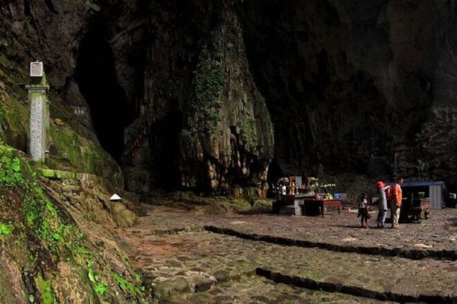 From Hanoi: Perfume Pagoda Tour and Yen Stream Boat Ride - Exploring Huong Tich Cave