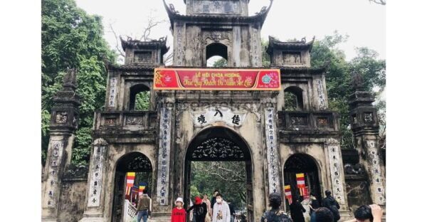 From Hanoi: Private One-Day Tour to Perfume Pagoda - Accessibility Features and Options