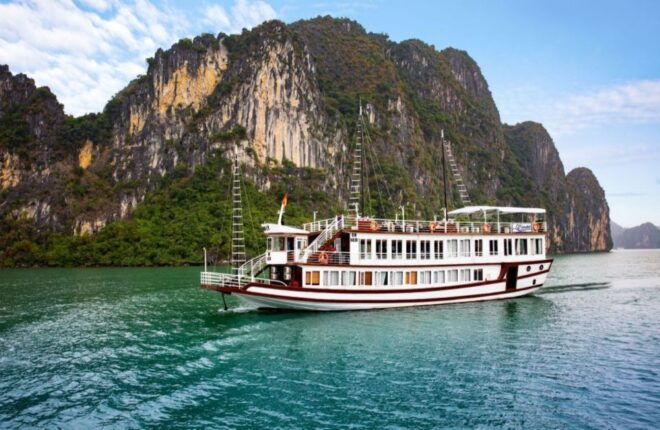 From Hanoi : Sapa Moutain Trek - Halong Bay Heritage - Exploring Local Villages and Rice Terraces