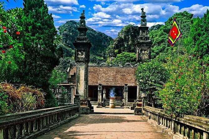 From Hanoi: Tam Coc, Hoa Lu & Mua Caves Full-Day Trip - Trip Itinerary
