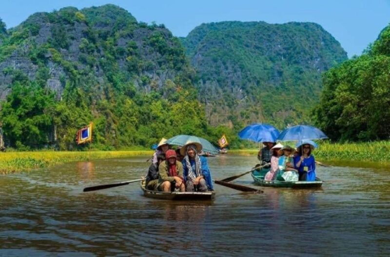 From Hanoi: Tam Coc or Trang An, Hoa Lu & Mua Cave Tour - Exploring Hoa Lu