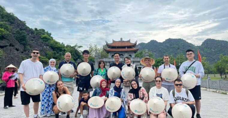 From Hanoi: Tam Coc or Trang An, Hoa Lu & Mua Cave Tour - Gliding Through Trang An
