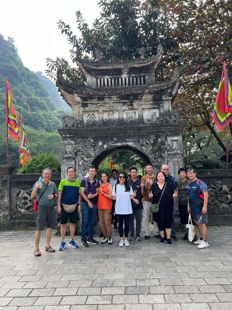 From Hanoi: Tam Coc or Trang An, Hoa Lu & Mua Cave Tour - Culinary Delights