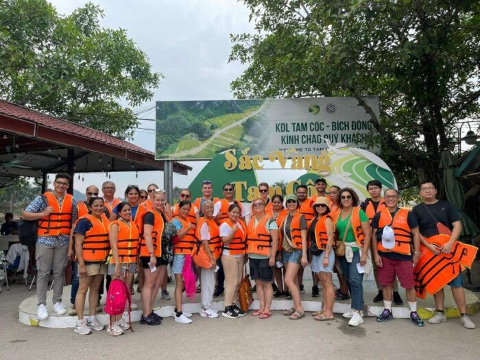 From Hanoi: Tam Coc or Trang An, Hoa Lu & Mua Cave Tour - Frequently Asked Questions