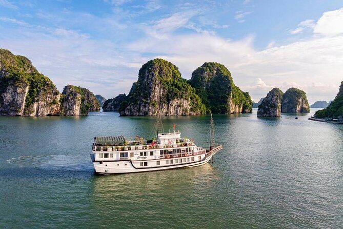 From Hanoi to Ninh Binh and Bai Tu Long Cruise 4 days 3 nights - Day 1: From Hanoi to Ninh Binh — History, Culture, and Scenic Views