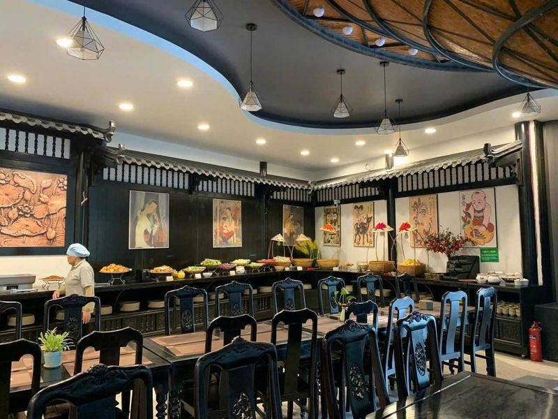 From Hanoi to Ninh Binh Private Day Tour: Incense Village, Hoa Lu & Van Long Wetland - Why a private guide matters