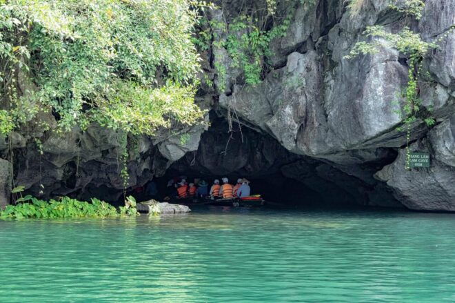 From Hanoi Visit The Famous Places In Ninh Binh & Cuc Phuong - Boat Experiences