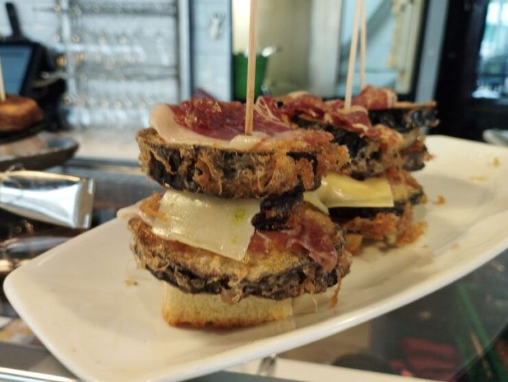 From Hendaye: Tapas Tour in Hondarribia (w/ Food and Drinks) - Savor Local Wines and Tapas