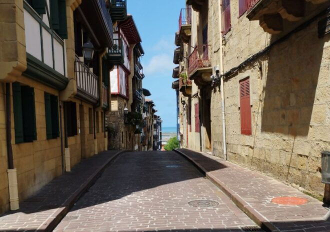 From Hendaye: Tapas Tour in Hondarribia (w/ Food and Drinks) - Inclusions