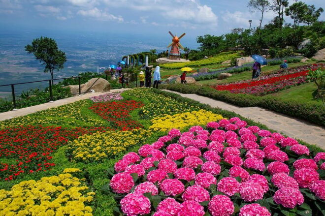 From Ho Chi Minh: Group Ba Den Mountain & Cao Dai Temple - Included Services and Amenities