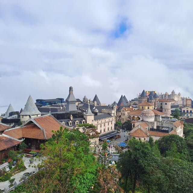 FROM HOI AN TO GOLDEN BRIDGE IN BA NA HILLS BY PRIVATE CAR - What to Expect During Transit
