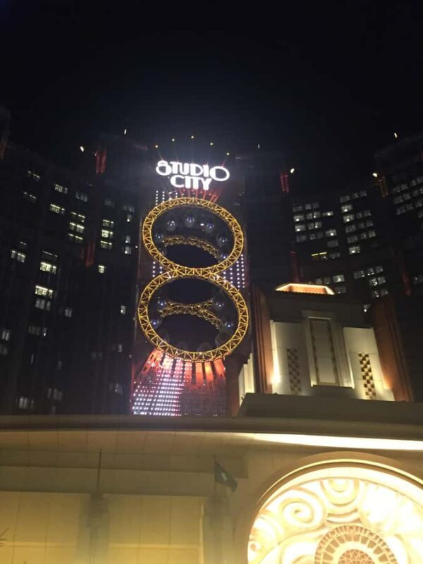 From Hong Kong: Macau Night Tour via HZMB w/Dinner, Transfer - Who Should Consider This Tour?