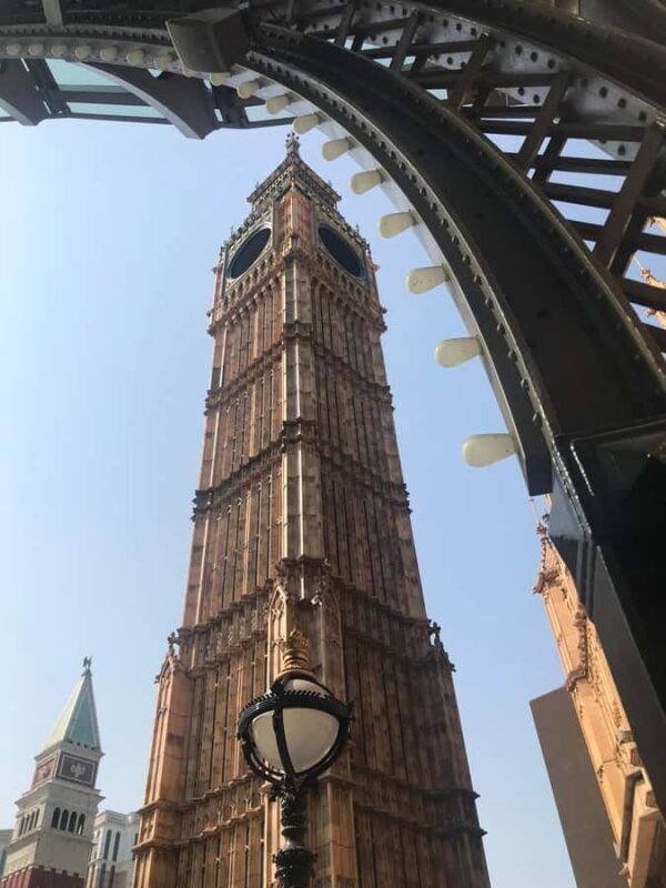 From Hong Kong: Macau Night Tour via HZMB w/Dinner, Transfer - Dinner with a View: Buffet at Tromba Raja in Macau Tower