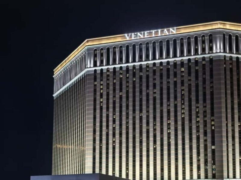 From Hong Kong: Macau Night Tour via HZMB w/Dinner, Transfer - Nighttime Glamour on the Cotai Strip