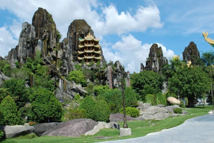 From Hue: Bus Transfer to Hoi an With Sightseeing Stops - Itinerary Highlights
