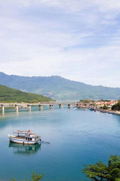 From Hue: Bus Transfer to Hoi an With Sightseeing Stops - Traveler Experiences