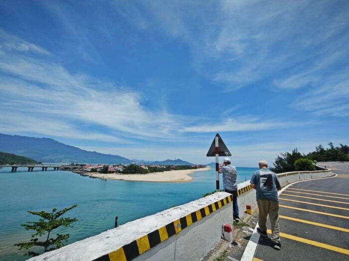 From Hue: Hoi an Bus Transfer With 4 Sightseeing Stops - Hai Van Pass