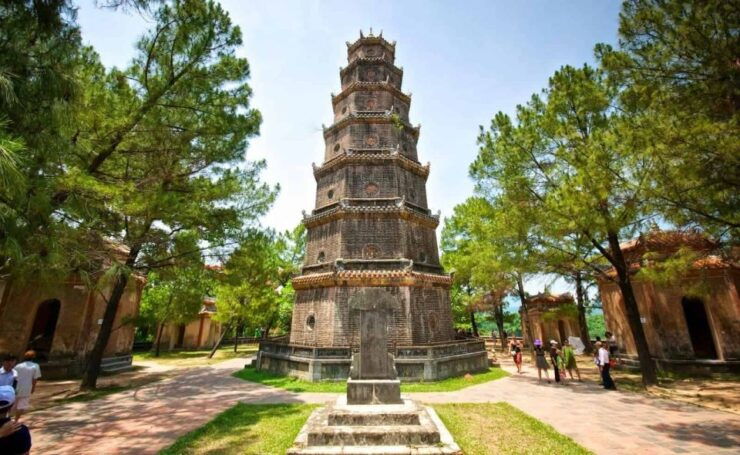 FROM HUE : HUE CITY TOUR AND DRAGON BOAT TRIP - Activity Details