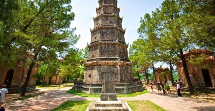 FROM HUE : HUE CITY TOUR AND DRAGON BOAT TRIP - Highlights