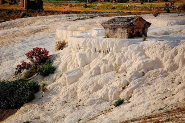 From Istanbul: Guided Pamukkale Tour With Flight and Lunch - Guided Tour and Lunch