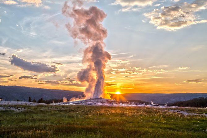 From Jackson Hole: Yellowstone Old Faithful, Waterfalls and Wildlife Day Tour - What to Expect on the Tour