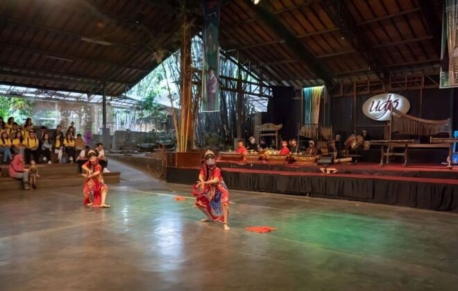 From Jakarta: Bandung Sightseeing Tour by Van With Lunch - Tour Details