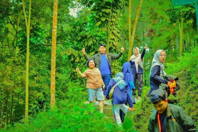 From Jakarta: Botanical Garden, Waterfall, Wayang Puppet - Exploring Bogor Botanical Garden