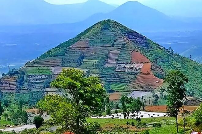 From Jakarta : Prehistoric Mount Padang - Historical Context