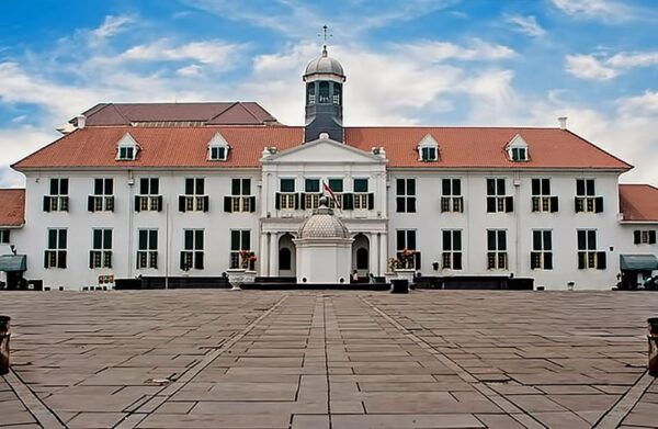 From Jakarta : Wonderful 3 Days With Tour Guide Italia - Exclusions and Additional Costs