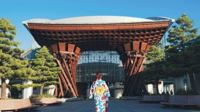 From Kanazawa: Shirakawa-Go, Gokayama, and Wood Carving Art - Traditional Japanese Paper Making in Gokayama