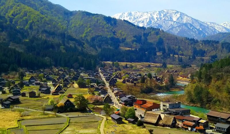 From Kanazawa: Shirakawa-go, Gokayama and Wood Carving Village - Shirakawa-go and the chance to step inside