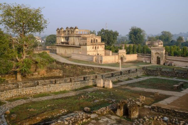 From Khajuraho: Orccha Fortress Guided Day Trip - The Sum Up