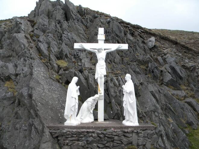 From Killarney: Dingle and Slea Head Peninsula Day Tour - Discovering Dingle Towns Charm and Local Culture