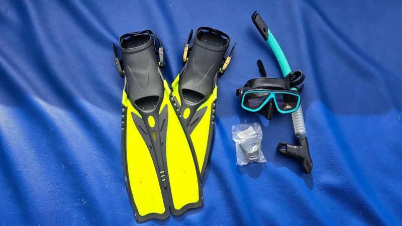 From Ko Tao: Vintage Boat-Nangyuan Snorkeling Day Trip with Meals - From hotel pickup to the first snorkel