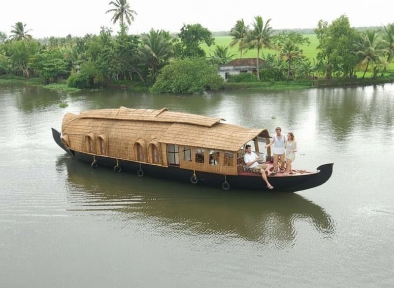 From Kochi: Alleppey Overnight Houseboat Cruise With Meals - What the price covers, and what it is worth