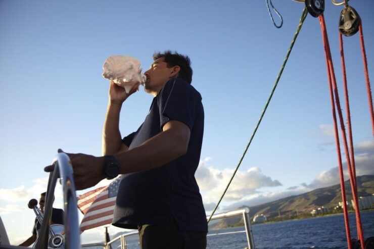 From Kona: Honokohau Sunset Boat Trip With Drinks and Snacks - Experience Highlights
