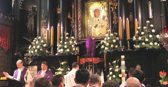 From Krakow: Black Madonna Sanctuary of Częstochowa Day Tour - Self-guided Monastery Exploration