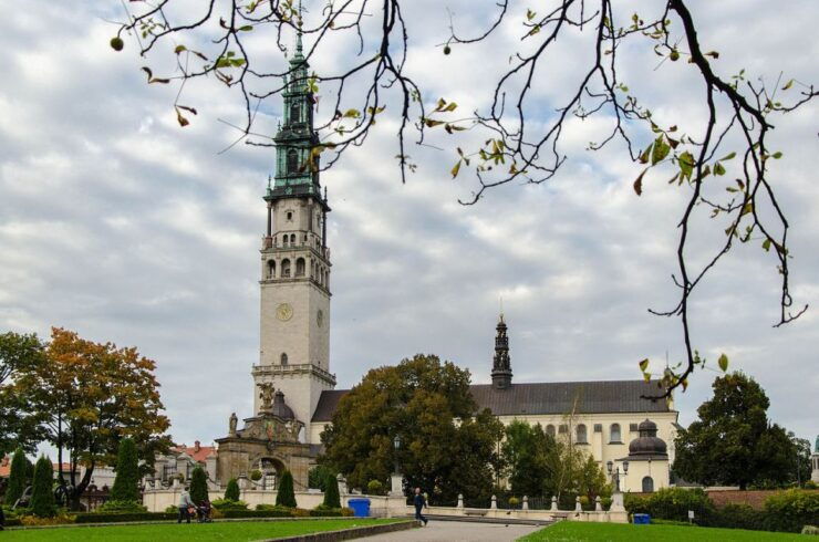 From Krakow: Częstochowa, Black Madonna and Lagiewniki Tour - Tour Duration and Logistics