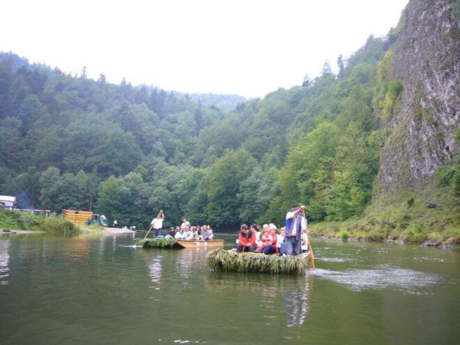 From Krakow: Dunajec River Gorge Wooden Raft River Cruise - Getting to the Destination