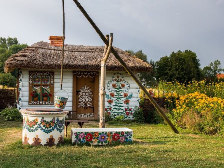 From Krakow: Guided Tour of Zalipie - Meet Felicja Curylowa at Her Homestead